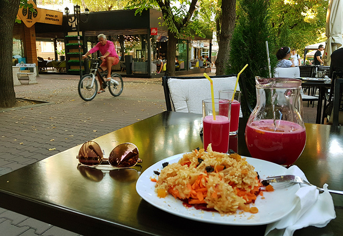 Salata s cveklo morkovi i yabalka