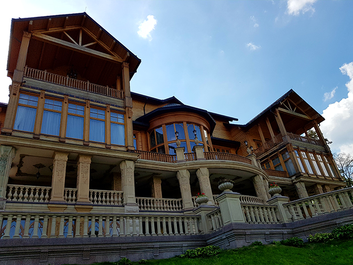 Mezhyhirya Residence Honka house 2